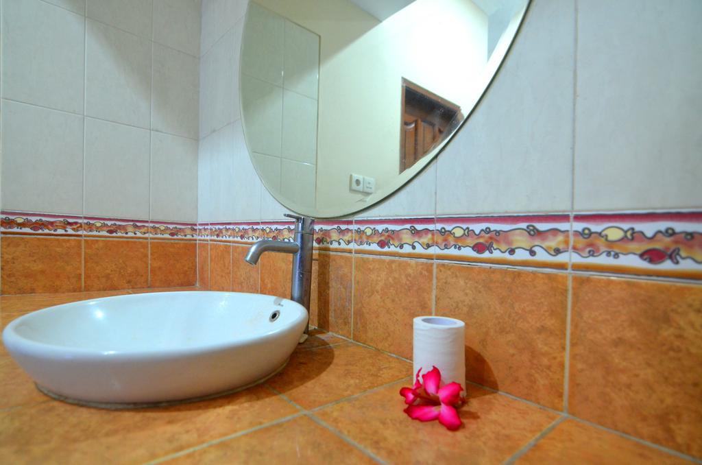 Lori Beach Inn Seminyak Kültér fotó