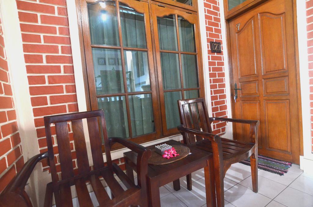 Lori Beach Inn Seminyak Kültér fotó